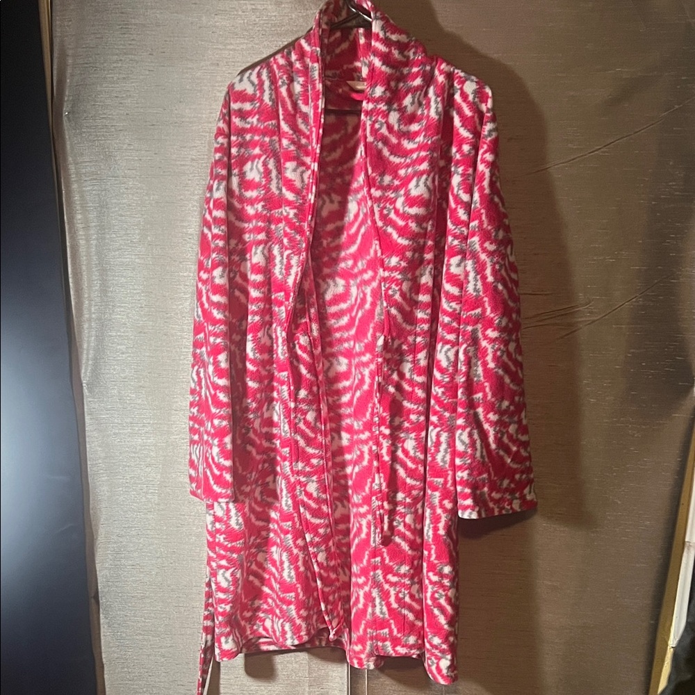 ATI  FASHION Elegant Pink and White ANIMAL PRINT Women's Robe
